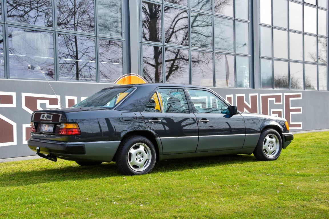 Mercedes Benz W124 200E Seitenansicht