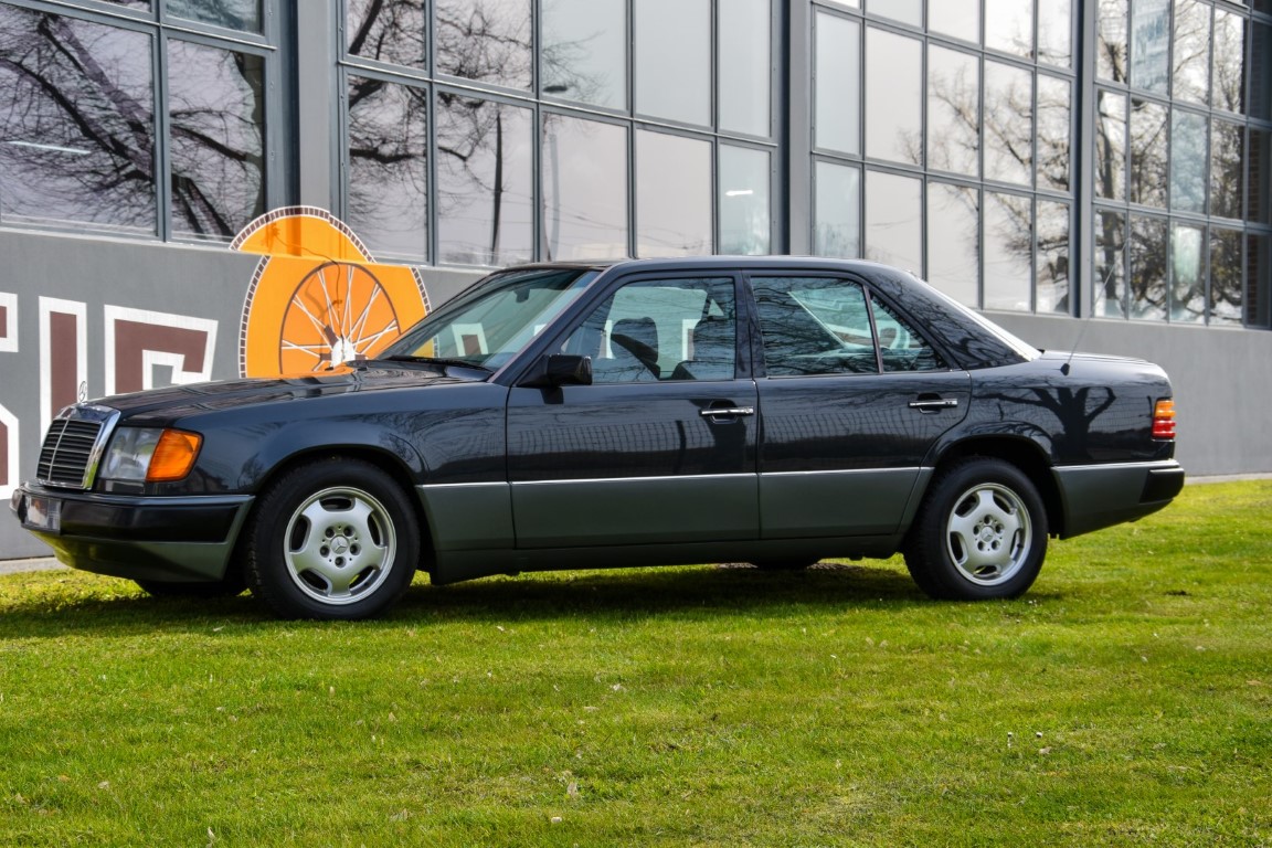 Mercedes Benz W124 200E Seite