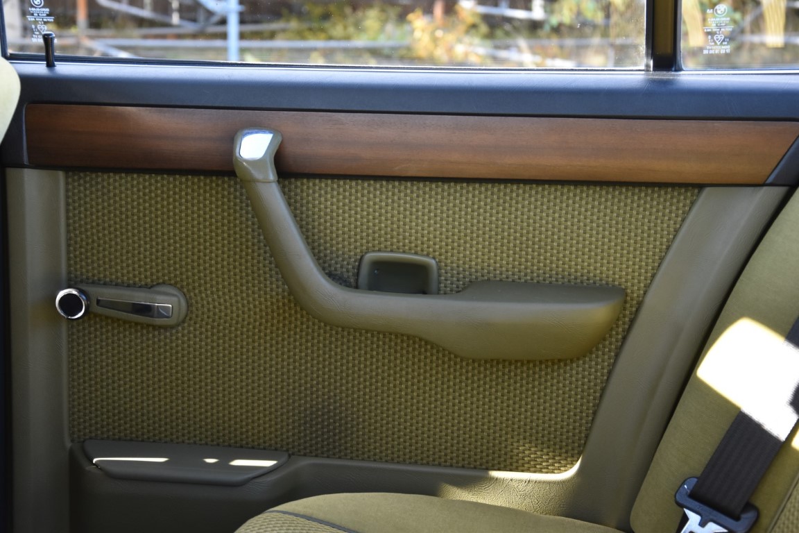 BMW 728i Türtafel