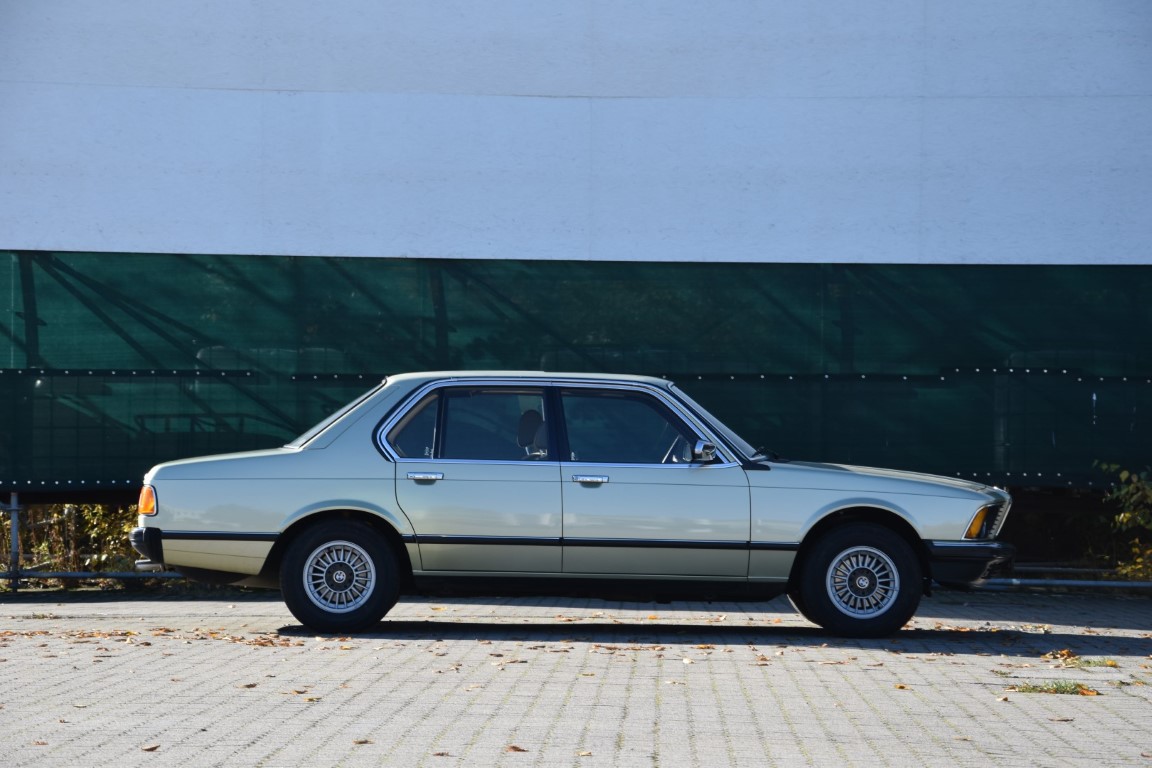 BMW 728i rechts
