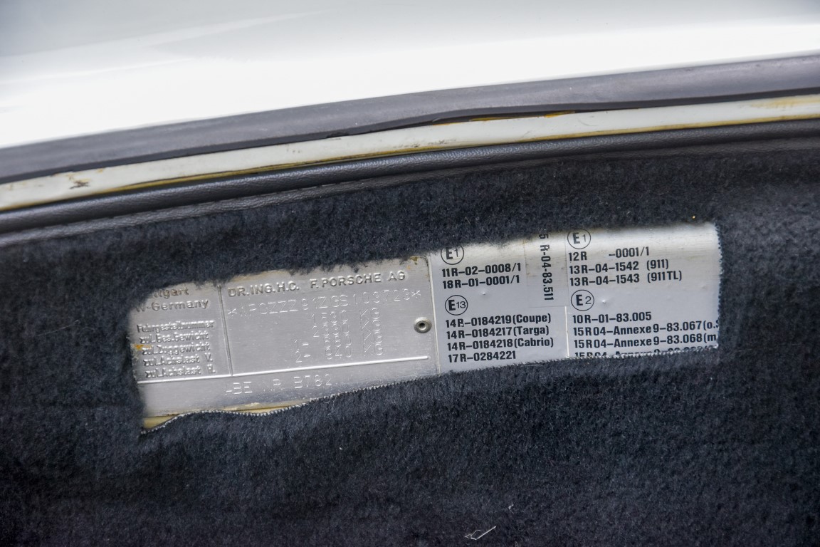 Porsche 911 Carrera 3.2 Typenschild