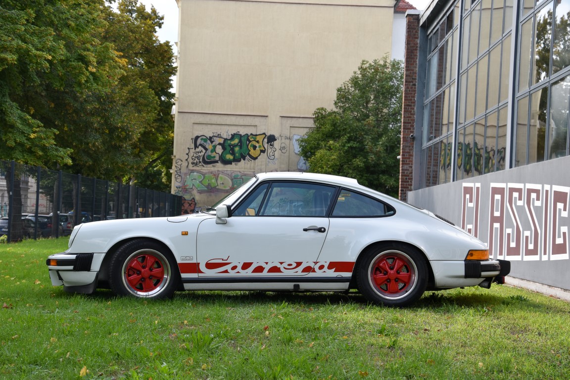 Porsche 911 Carrera 3.2 Seitenansicht