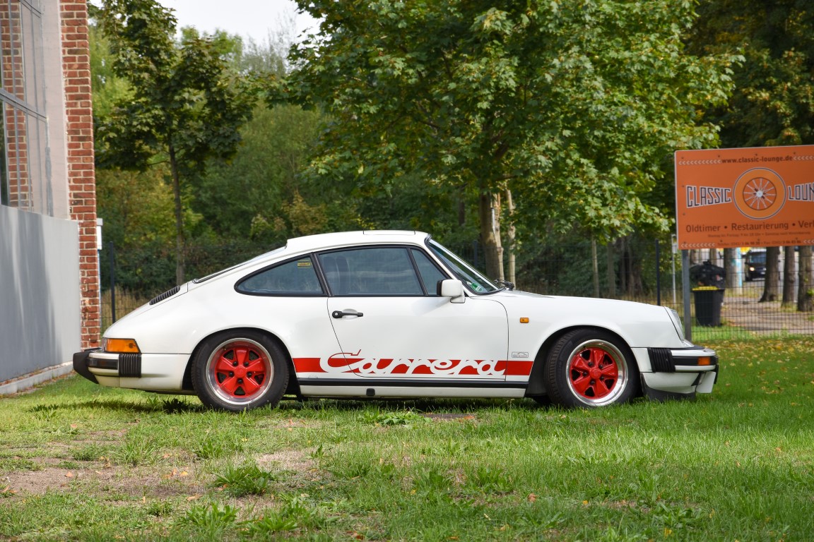 Porsche 911 Carrera 3.2 Seitenansicht