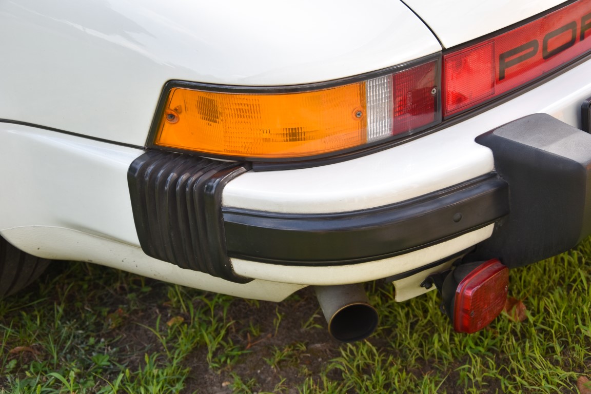 Porsche 911 Carrera 3.2 Heckstoßstange hinten links