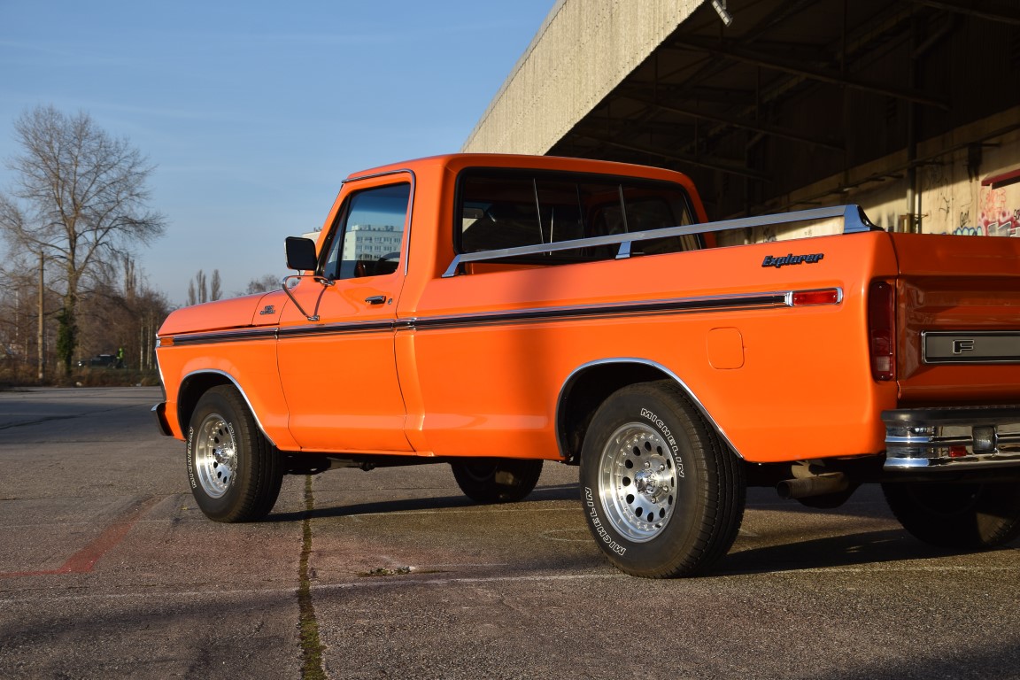 Ford F100 Heck seitlich links