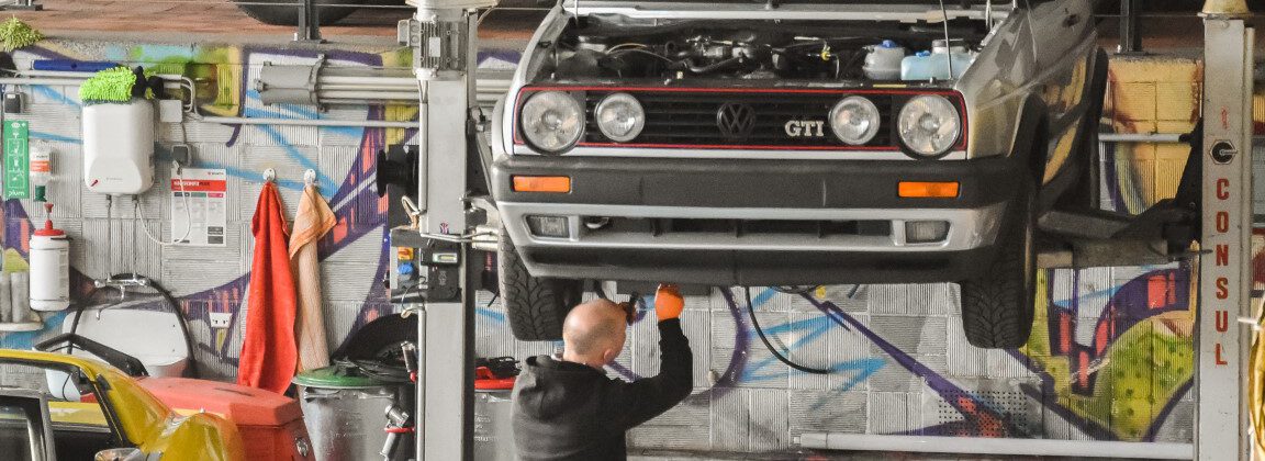 VW Golf II GTI auf Hebebühne